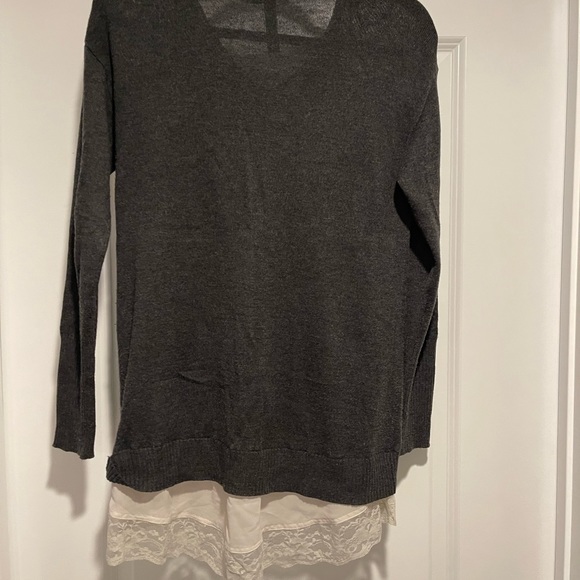 Sweater Long with Lace Trim - Picture 4 of 4